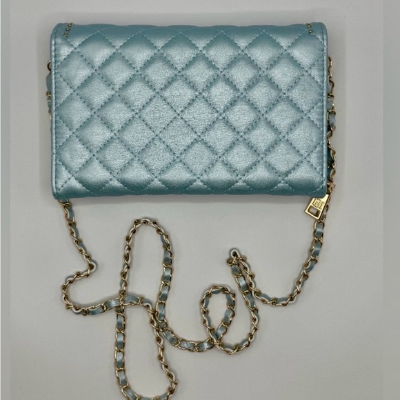 NEW! *Princess Blue* Badgely MISCHKA Metallic Quilted Crossbody
